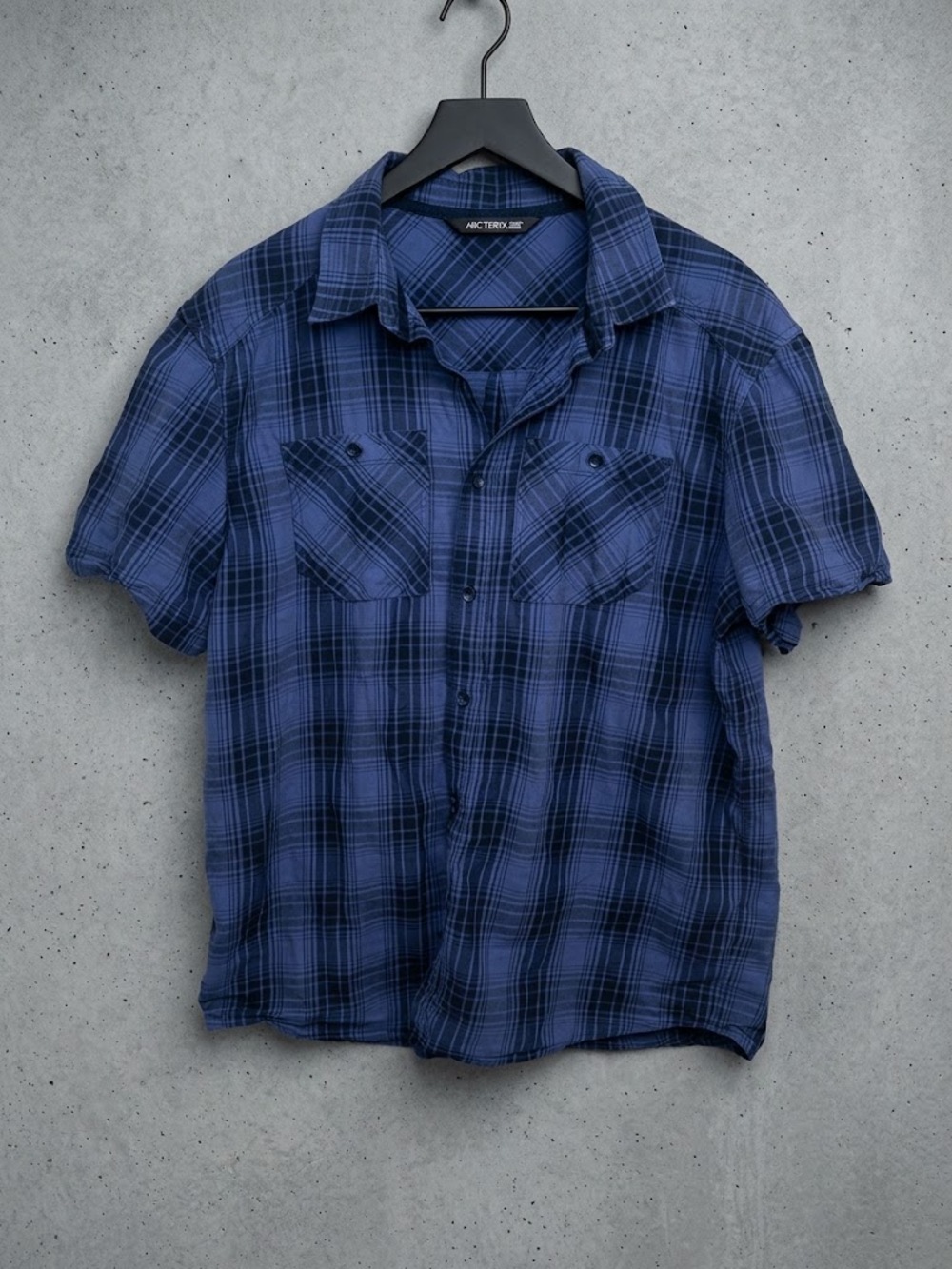 Arc’teryx Men’s Blue Plaid Short Sleeve Button-Up Shirt Size Large